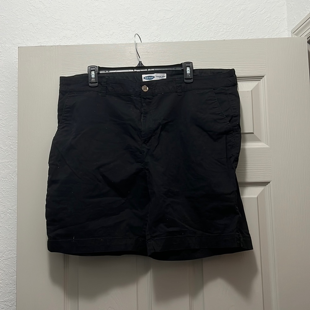 Old Navy women’s shorts. Size 18. Black.